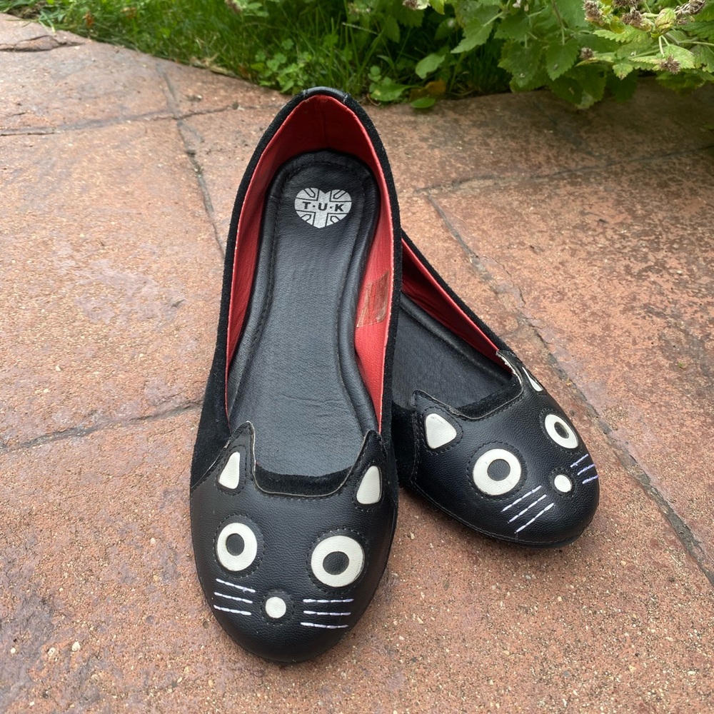 T.U.K. black cat face flats